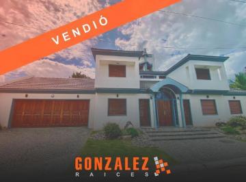 Casa · 373m² · 6 Ambientes · 3 Cocheras · Casa 6 Amb en 1º 1º - Apta Crédito - Ciudad Evita