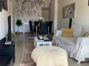Departamento de 4 ambientes, Avellaneda · Departamento de 4 Ambientes con Balcón