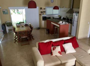 Casa · 200m² · 4 Ambientes · 5 Cocheras · Casa en Costa Esmeralda en Alquiler Temporal