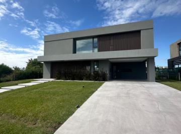 Casa · 260m² · 5 Ambientes · 6 Cocheras · Hermosa Casa en Venta Ville D Greenville Polo & Resort