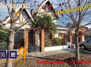 Casa · 210m² · 5 Ambientes · 2 Cocheras · Casa Venta Burzaco