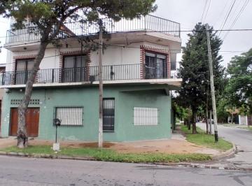 Casa de 4 ambientes, Esteban Echeverría · Gran Oportunidad de 3 Rentas en Inmejorable Esquina, Consulte!