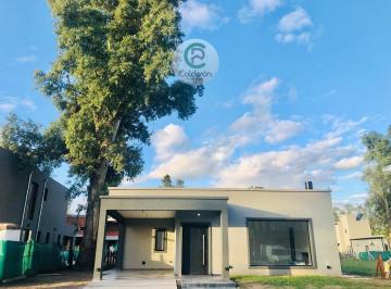 Casa · 150m² · 4 Ambientes · 2 Cocheras · Casa en Venta Barrio Cerrado Alvarez del Bosque