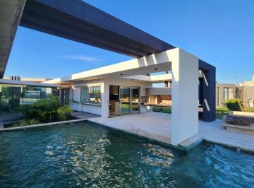 Casa de 7 ambientes, Córdoba · La Cascada - Terminada - Fondo Golf - Detalles Premium