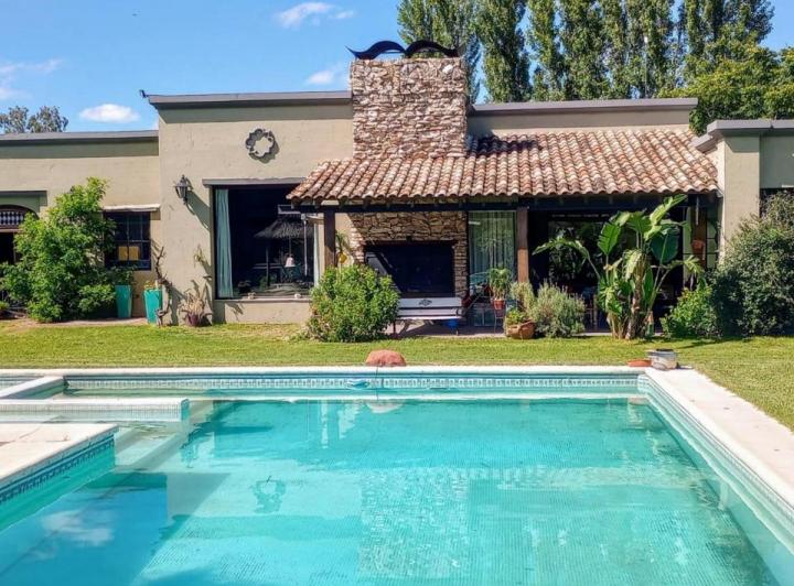 Quinta vacacional · 335ha · 3 Ambientes · 9 Cocheras