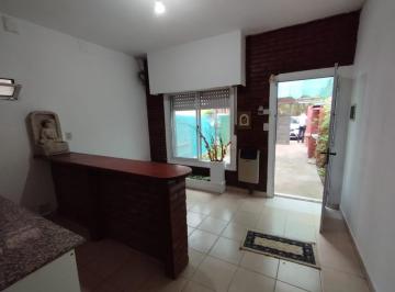 Casa · 180m² · 8 Ambientes · 2 Cocheras · Casa en Funes Ideal Inversores Excelente Estado