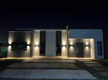 Casa · 144m² · 4 Ambientes · 2 Cocheras · Casa en Venta 4 Ambientes Prados del Oeste