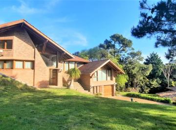 Casa · 387m² · 4 Ambientes · 2 Cocheras · Importante Chalet Sobre Avda del Libertador en Pinamar