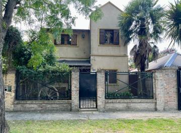 Casa de 5 ambientes, Almirante Brown · M. Estrada 1587 - Adrogué / Chalet de 5 Amb con Piscina