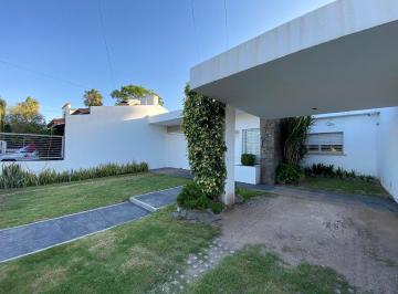 Casa · 190m² · 5 Ambientes · 4 Cocheras · Importante Casa 3 Dorm con Pileta - Villa Centenario