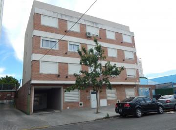 Departamento de 2 ambientes, Bahía Blanca · Panama 838, Alquila Departamento en Primer Piso.