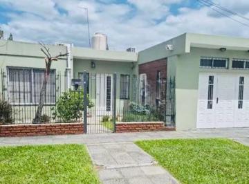 KNK-KNK-4349_2 · Oportunidad Venta Casa 4 Ambientes con Cochera en Merlo
