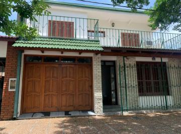 Casa · 162m² · 8 Ambientes · 1 Cochera · Se Vende Casa en Reconquista.