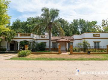 Casa · 154m² · 5 Ambientes · Propiedad a La Venta en El Barrio Parque Las Lomadas, Campana