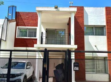 Casa · 215m² · 4 Ambientes · 3 Cocheras · Imponente Casa de Categoria en Venta!