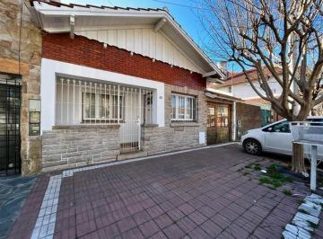 Casa · 125m² · 3 Ambientes · 1 Cochera · Venta Casa 3 Amb. con Quincho, Garage y Patio.