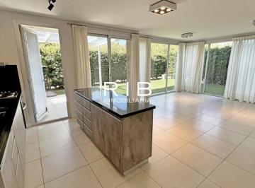 Departamento · 80m² · 3 Ambientes · 1 Cochera · Luminoso 3 Ambientes en Pb con Galería y Jardín