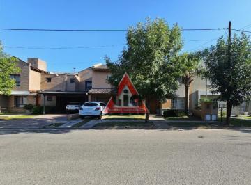 Casa · 210m² · 6 Ambientes · Cañitas - Moderna Casa con Pileta - Dos Plantas