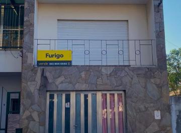 Casa · 90m² · 5 Ambientes · 1 Cochera · Casa 2 Dorm. en Pérez