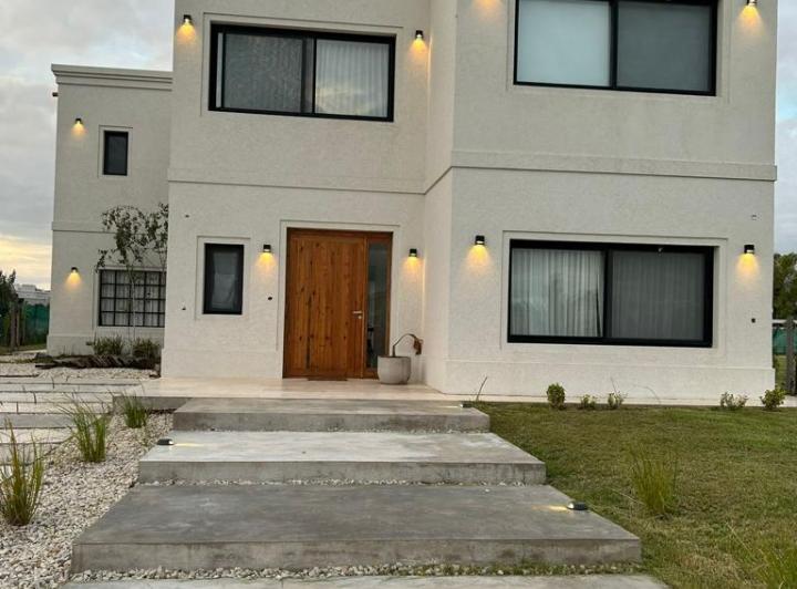 Casa · 827m² · 4 Dormitorios