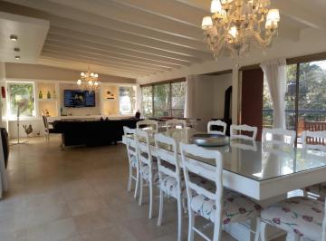 Casa · 370m² · 4 Dormitorios · 1 Cochera · Cariló Cod 707 Alquiler 2025