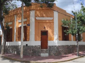 Casa de 2 ambientes, Capilla del Monte · ¡Nuevo Precio! Casona en Óptimas Condiciones, Ubicada en Capilla del Monte.