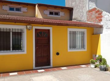 PH · 60m² · 4 Ambientes · 2 Cocheras · Chalet Cuatro Ambientes en PH - Todos Los Servicios Conectados
