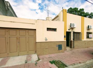 Casa · 101m² · 5 Ambientes · 1 Cochera · Casa en Venta San Vicente