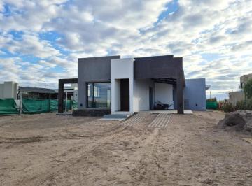 Casa de 3 ambientes, San Rafael · Vendo Casa a Estrenar En" Nevado Golf Club", San Rafael