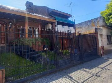Casa de 4 ambientes, La Matanza · Casa 4 Amb Cochera Doble Quincho Terminaciones de Categoría Acevedo 3642