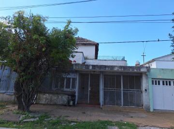 Casa · 218m² · 4 Ambientes · 1 Cochera · Casa en Venta Campana