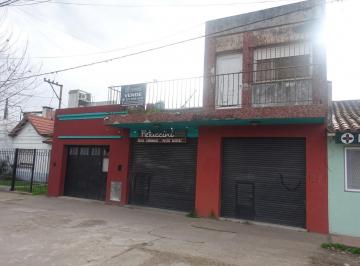 Local comercial · 1 Cochera · Local en Los Hornos