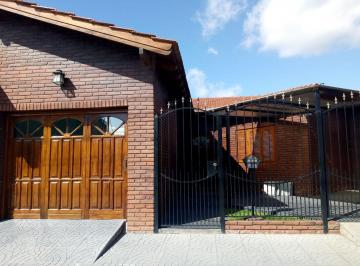 Casa · 170m² · 5 Ambientes · 1 Cochera · Venta Casa con Terreno La Ferrere con Garage