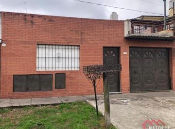 PH · 94m² · 2 Ambientes · 1 Cochera · PH con Cochera en Venta - Ciudadela