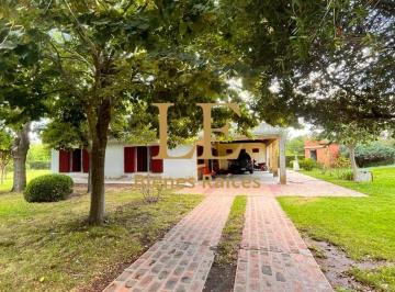 Quinta vacacional · 235m² · 4 Ambientes · 8 Cocheras · Venta Quinta Pilar Apto Credito