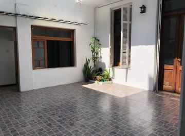 PH de 3 ambientes, Villa Urquiza · PH Tres Ambientes Amplio Patio Para Destino Comercial, Sin Expensas. excelente Ubicación.