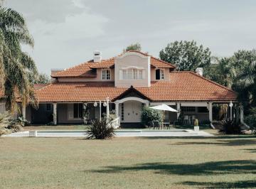 Quinta vacacional · 4250m² · 2 Dormitorios · 2 Cocheras · Venta Casa Colastine - Km 1,5 R1