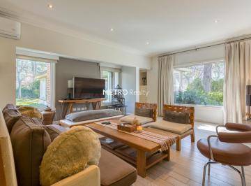 Casa · 350m² · 7 Ambientes · 2 Cocheras · Casa en Venta en Mayling Club de Campo