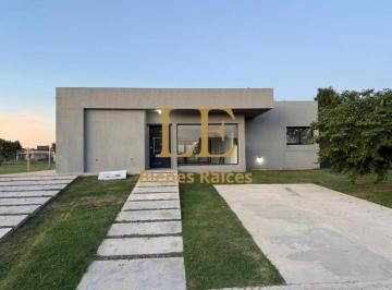 Casa · 200m² · 5 Ambientes · 4 Cocheras · Venta Casa San Sebastian Área 2
