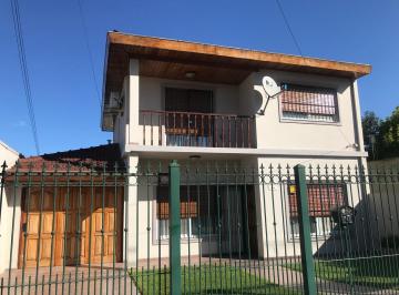 Casa · 115m² · 4 Ambientes · 3 Cocheras · Venta Casa 3 Dorm. en Grand Bourg Malvinas Argentinas