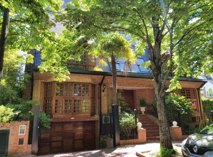 Casa · 650m² · 6 Ambientes · 2 Cocheras
