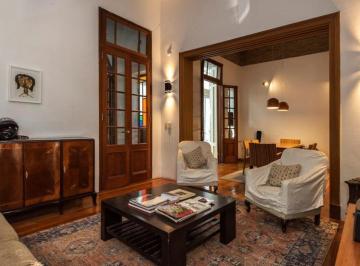 Casa · 220m² · 6 Ambientes · Hermosa Casa Antigua, Integramente Reciclada con Piscina y Terraza.