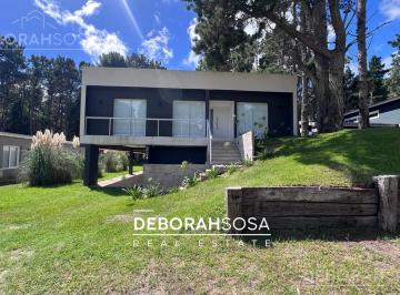 Casa · 150m² · 4 Ambientes · 3 Cocheras · Casa en Costa Esmeralda