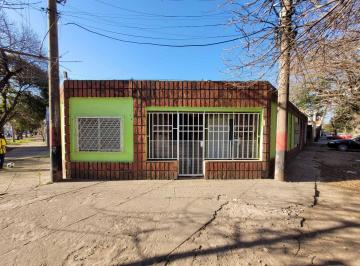 Casa · 140m² · 3 Ambientes · 1 Cochera · Casa en Venta a Reciclar en Barrio Bella Vista