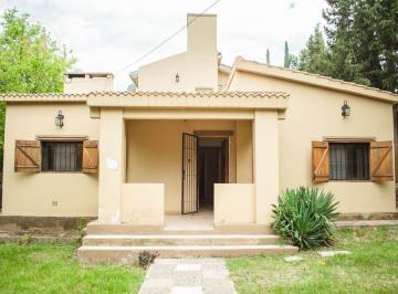 Casa · 301m² · 8 Ambientes · Dos Casas con Gas Sobre Asfalto en Merlo!