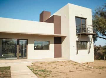 Casa · 110m² · 2 Ambientes · 1 Cochera · Casa a Estrenar, Barrio Lado Sur