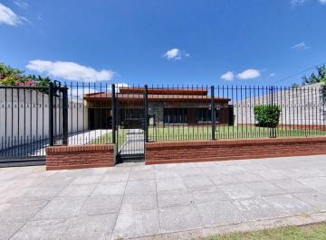 Casa · 618m² · 3 Dormitorios · 4 Cocheras · Casa en Lomas de Zamora Oeste