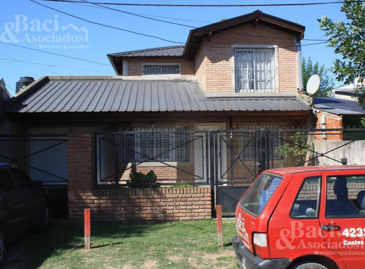 Casa · 90m² · 5 Ambientes · 1 Cochera