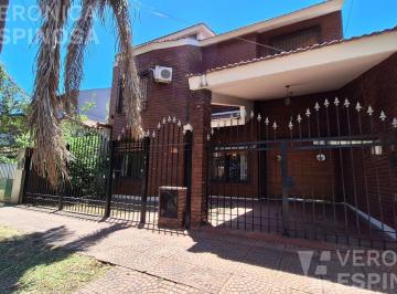 Casa · 270m² · 5 Ambientes · 3 Cocheras · Casa Venta Moron Tres Dorm.