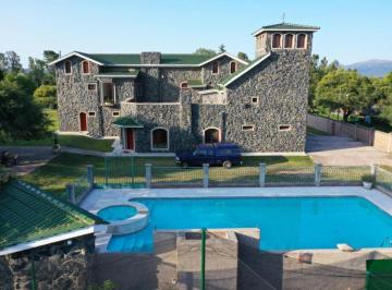 Quinta vacacional de 10 ambientes, Villa Parque Siquiman · Imponente Inmueble en Parque Siquiman